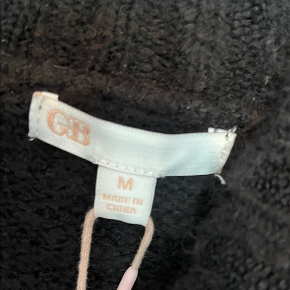 GB Black Sweater with Je Ne Sais Quoi Size Medium PTP 23”-28” NWT - Picture 4 of 7